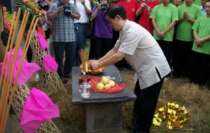 CHEN ZHENG LEI donne à manger aux esprits du TAIJI