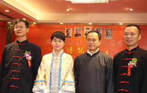 Maître Zhou à gauche est venu en avril encadré le séminaire avec Shifu FU Nengbin